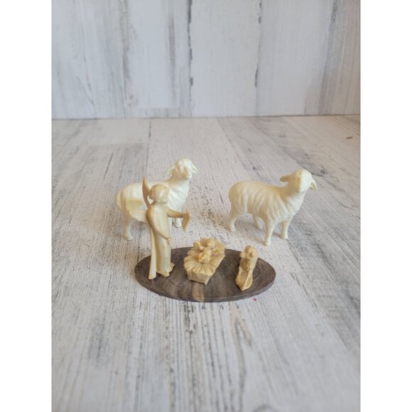 Vintage Angel Jesus nativity scene sheep set Xmas decor - Picture 1 of 7